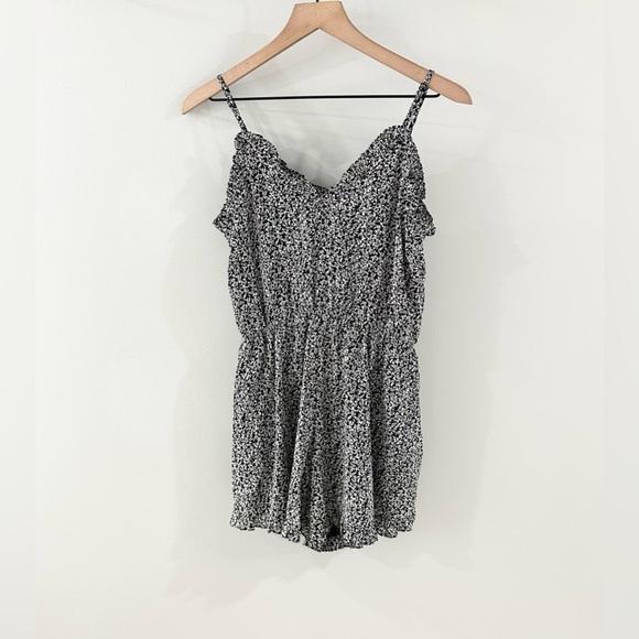 THML Ruffle Romper Black Size XS - Picture 7 of 7